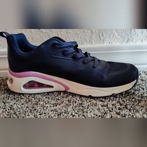 Sketchers (only worn once)